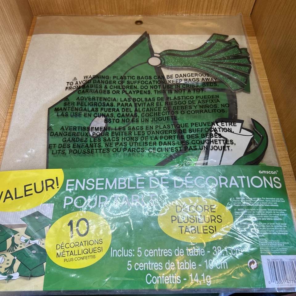Amscan 10 piece metallic table decorating kit graduation green - Image 3 of 3