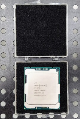 DEFECTIVE Intel Xeon W2295 300GHz 18 Core SRGSL G3D
