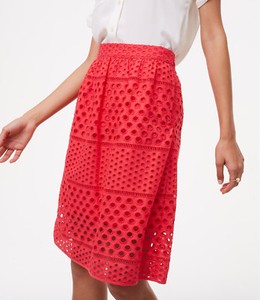 red skirt loft