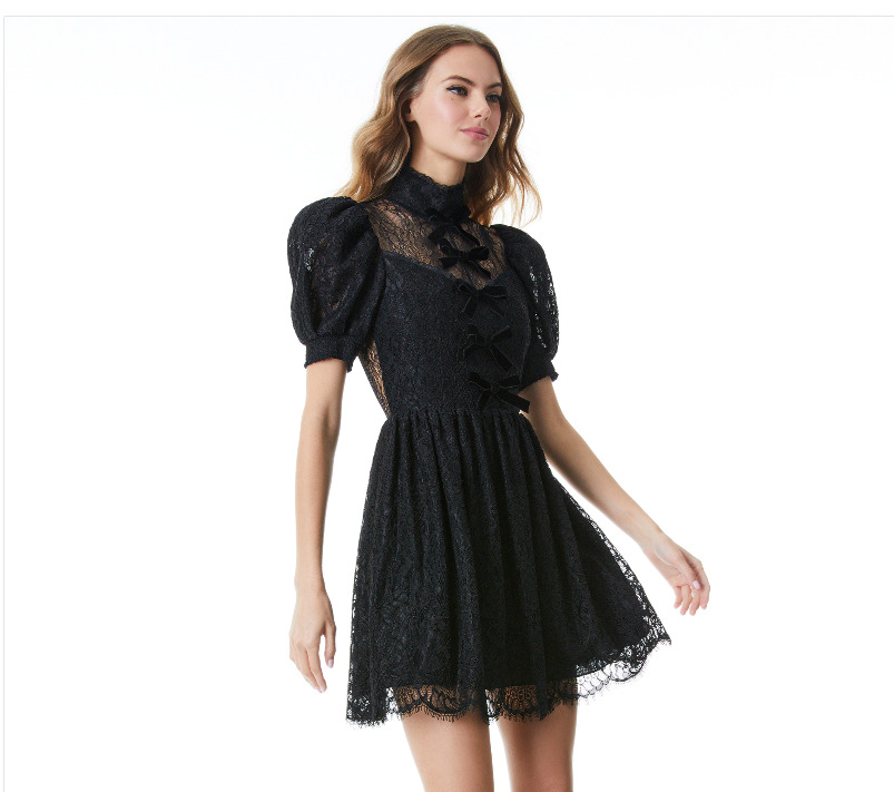 NWT $595 Alice + Olivia Vernita Lace Button-down Party Dress in size 6!