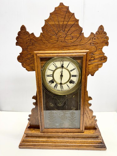 Waterbury Ornate Oak Clock Company Waterbury Conn. USA Gingerbread Working Clock - Bild 1 von 8