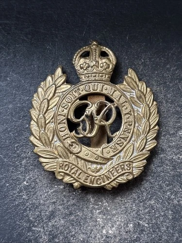 Royal Engineers, Genuine British Army  Cap Badge. WW2.
