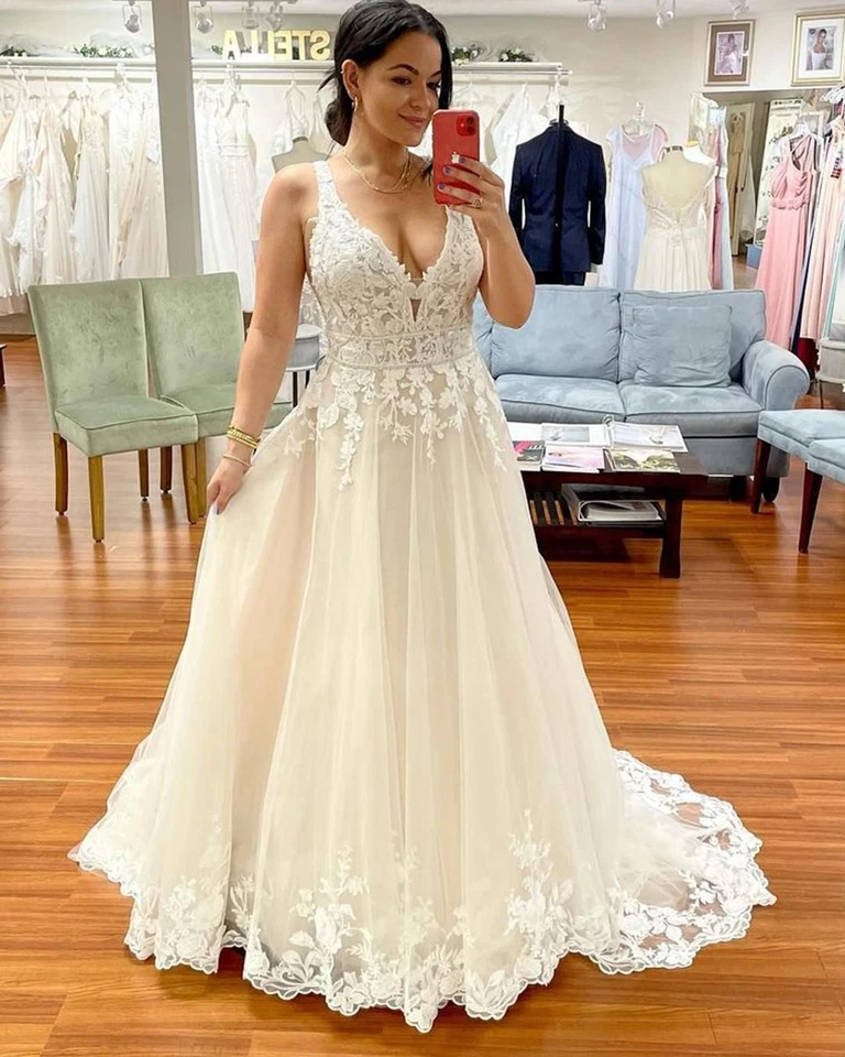 Vestidos de novia románticos cuello en V apliques de encaje línea A tren de tul vestido de novia Foto 3 de 4