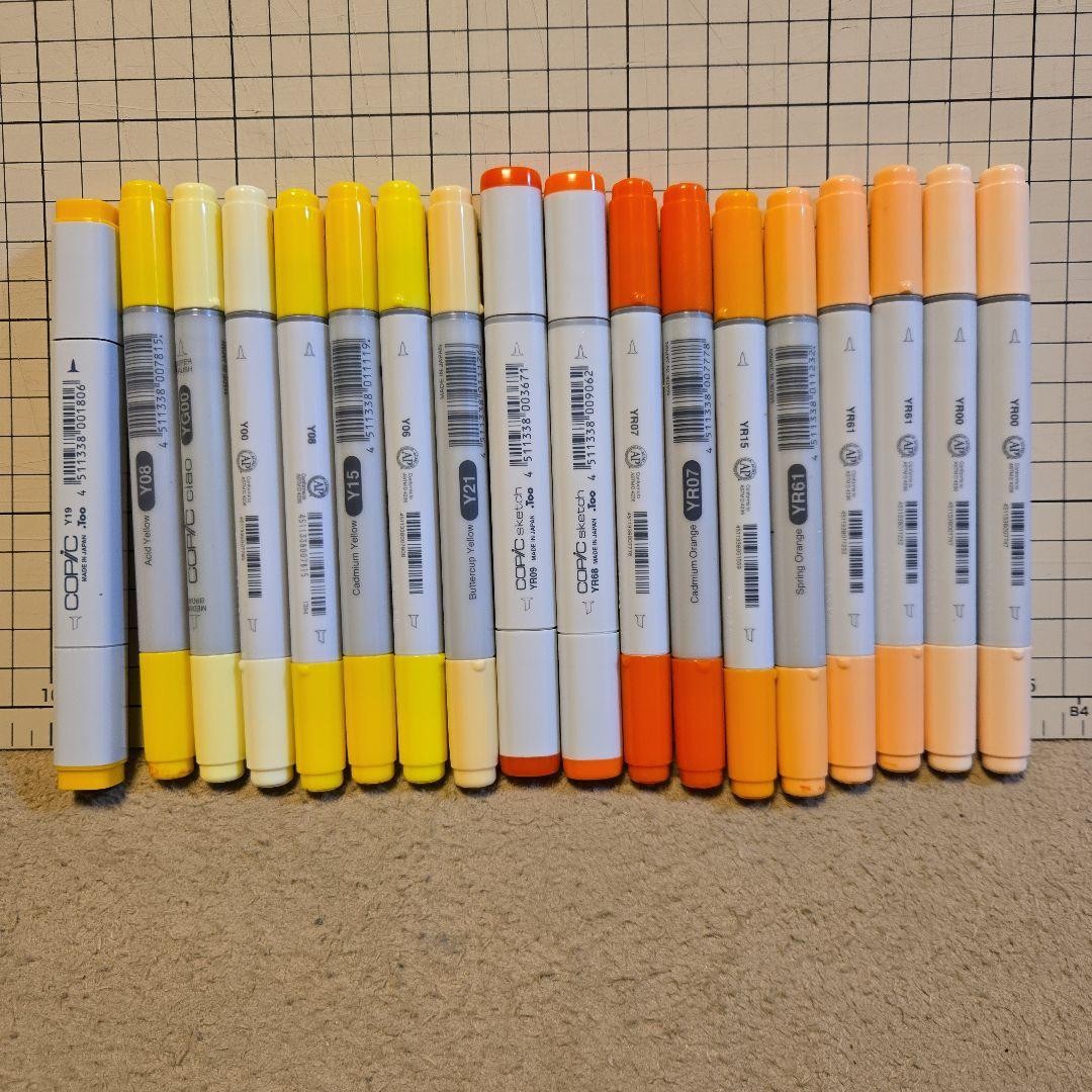 Copic 18 bottle set yellow #5260f8