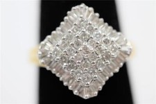 INCREDIBLE 10K GOLD 25 ROUND  36 BAGUETTE DIAMONDS 1.50CTW SIZE 7 CLUSTER RING