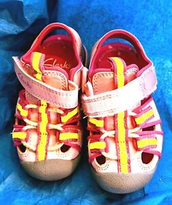 clarks doodles sandals pink/girl size 4 