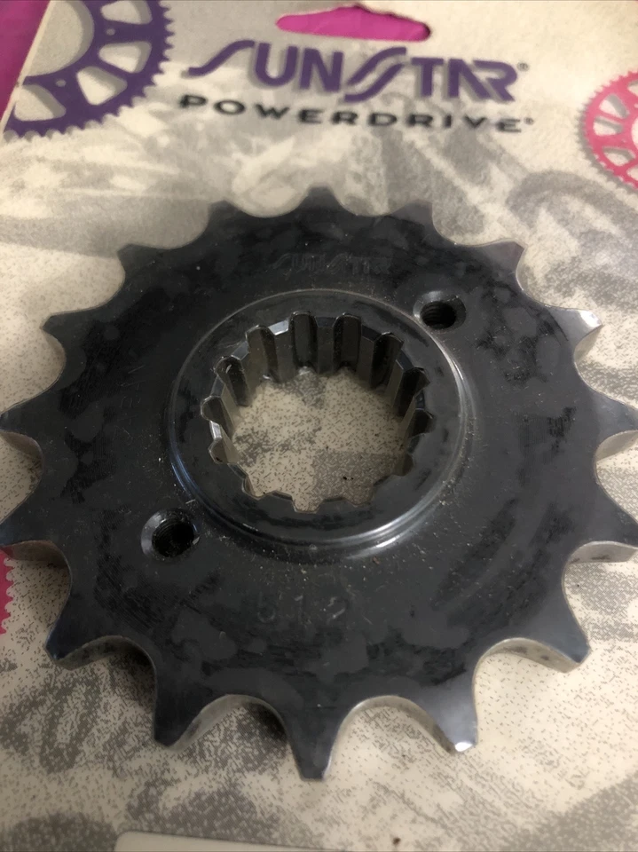 Piñón delantero Sunstar HONDA CB F Big one 1000 93,94,95,96 530 con 16 dientes Foto 2 de 4