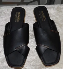 COACH AND FOUR BLACK LEATHER SLIPON SLIDE SANDALS  (6.5)