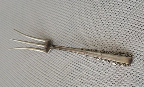 TOWLE Sterling  Silver “Candlelight” Pickle Fork ?  5  1/4 '' 13.2 GRAMS