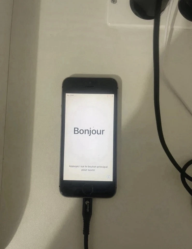 Apple iPhone 4 - 16 Go - Noir Fonctionne Vendu HS Pièces/Réparation, photo 2 sur 5