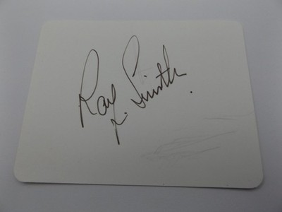 4,5'' x 3,5'' WEISSE KARTE SIGNIERT VON RAY SMITH - WALISISCHER SCHAUSPIELER & POLITISCHER AKTIVIST