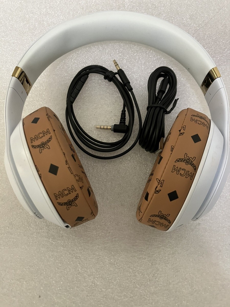 Beats Studio 3 Wireless ANC Headphones White MCM Limited Edition Cushion | eBay Beats Studio 3 Wireless ANC Headphones White MCM Limited Edition Cushion | eBay
