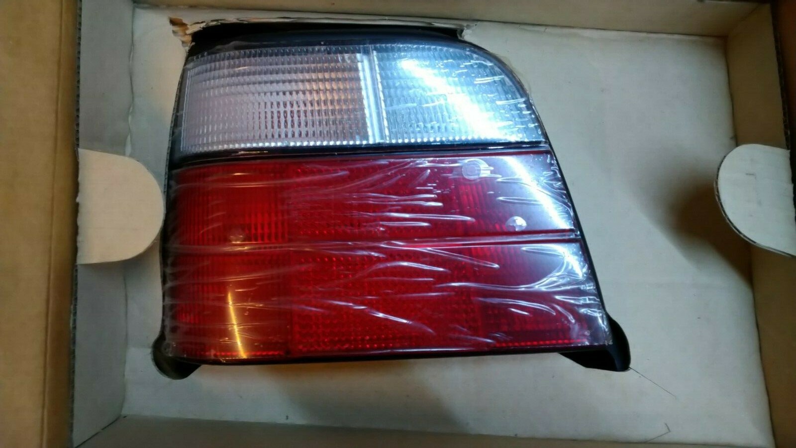 BMW E36 318i Heckleuchte links Blinker WEISS 82199404841 online 