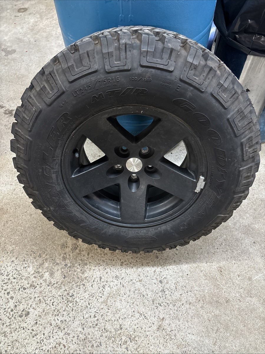 03-06 JEEP WRANGLER TJ 16x8 ALUMINUM WHEEL w/ LT245/75R16 GOODYEAR 
