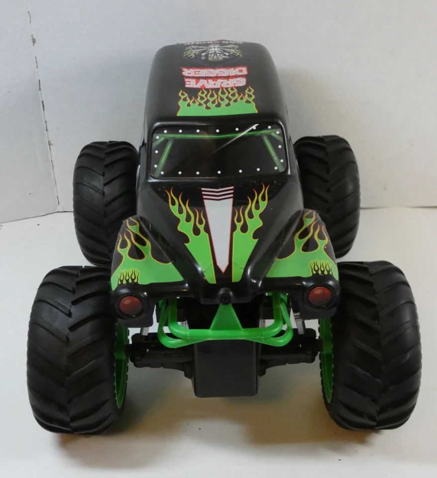 Radiocontrol Grave Digger Monster Jam Truck escala 1:16 RC SIN CONTROL REMOTO sin probar Foto 3 de 4