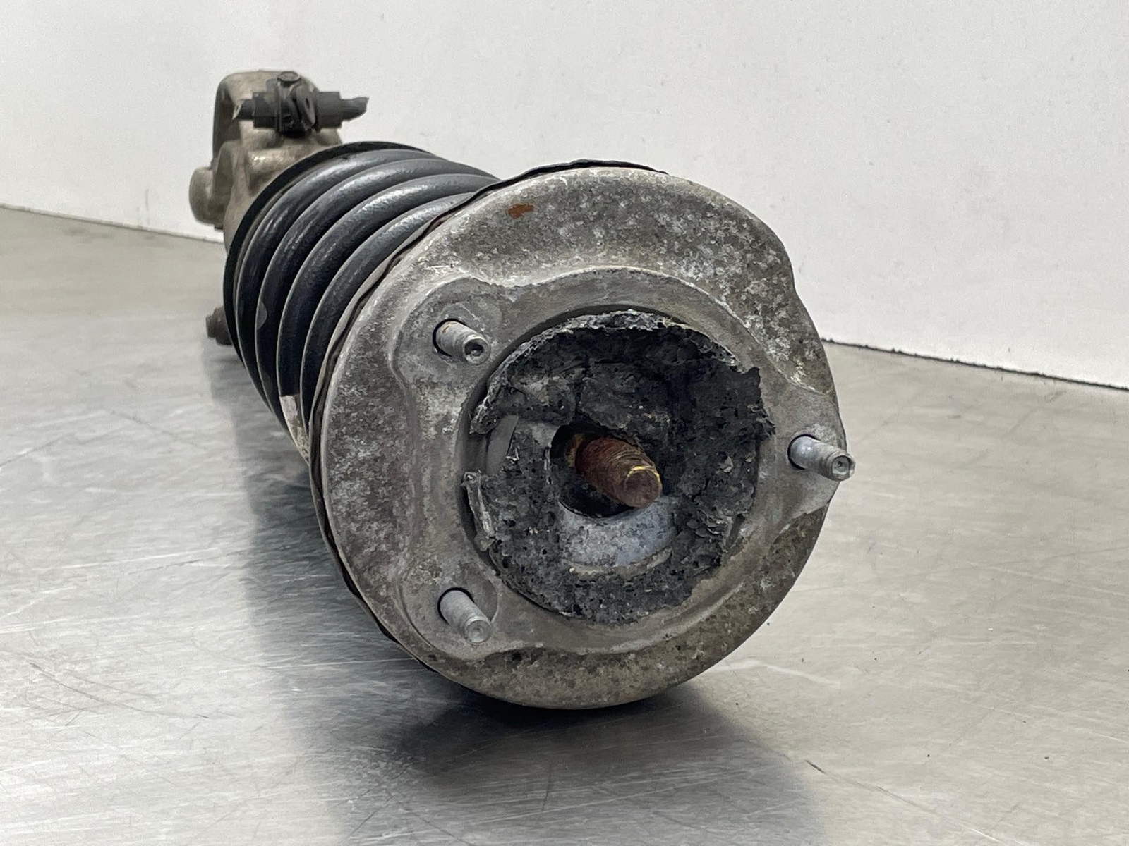 2014 Maserati Ghibli OEM Driver Left Front Strut Shock Assembly LH 06700081110