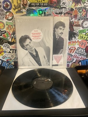 HALL & OATES Voices VG+ VINYL W/HYPE STICKER 