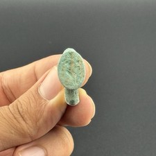 Ancient Roman Bronze ring with Decorated Bezel in good Condition