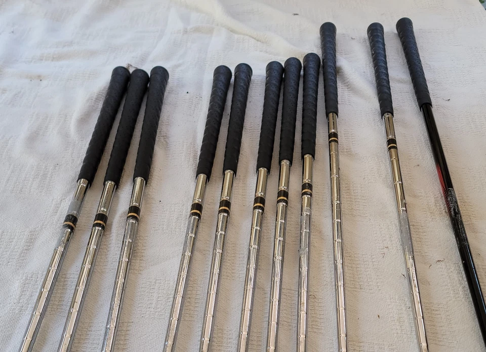 Rawlings Pure Gold set irons 3-PW & 3 Drivers, No1/10.5*, No.3/15* and No.5/21* - Image 2 of 4