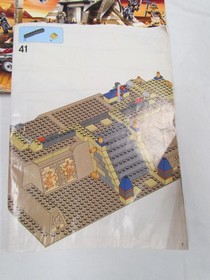 LEGO Pharaoh's Quest Scorpion Pyramid 7327 Tan Raised Baseplate & Instructions