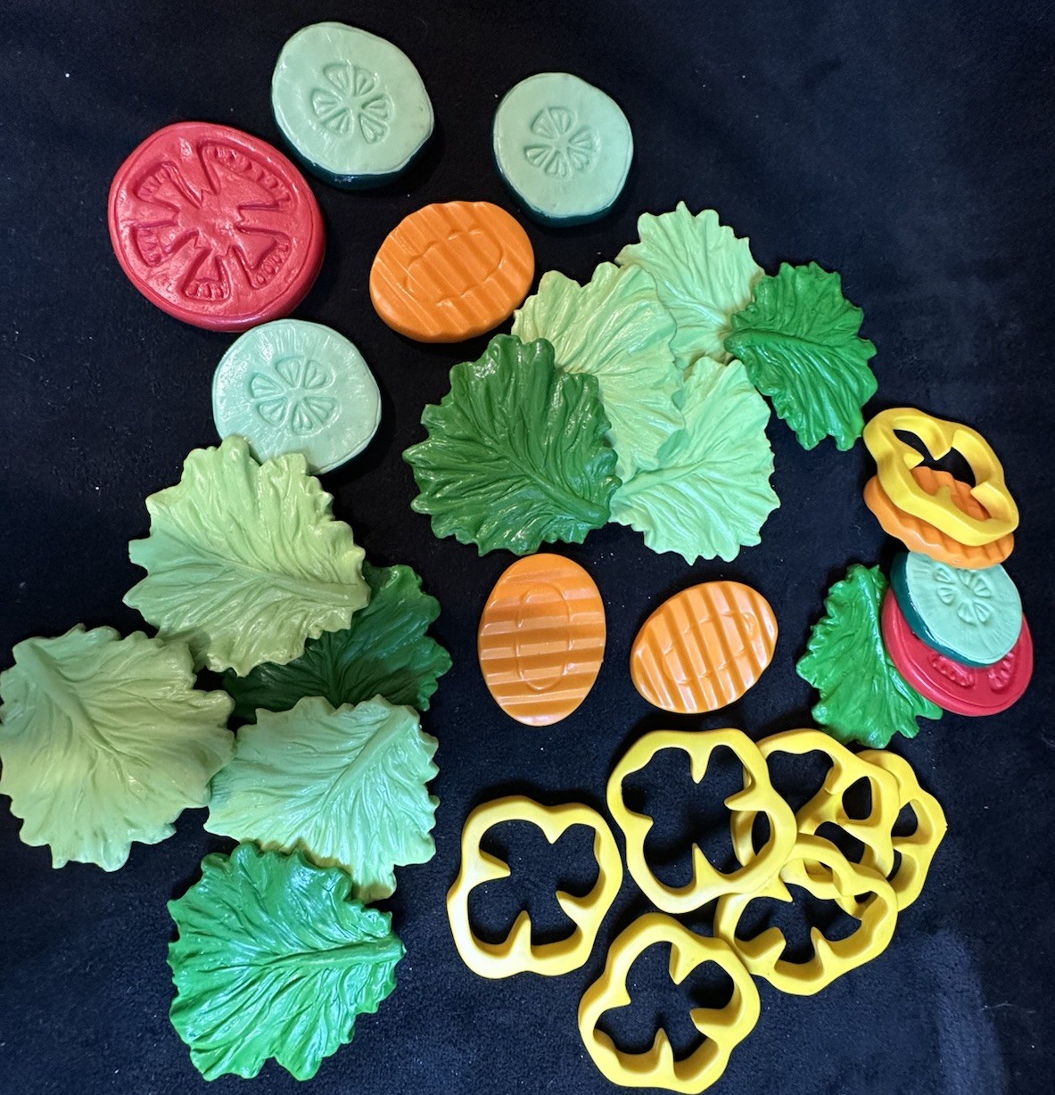 LEARNING RESOURCES REALISTIC HIGH QUALITY PLAY FOOD Salad Ve