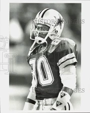 1989 Press Photo Dallas Cowboys receiver Bernard Ford during game break.