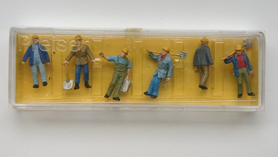 HO scale Preiser # 0033  TRACK  WORKERS  WITH  TOOLS