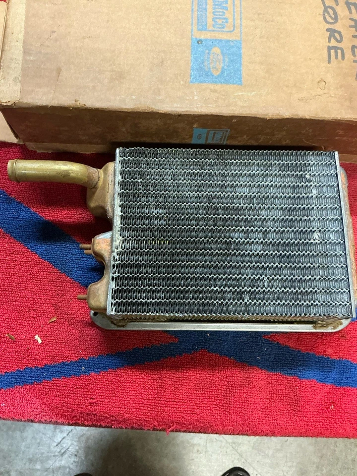 Núcleo calefactor Ford Thunderbird 1961-62 C2SZ-18476-B nuevo de lote Foto 2 de 4