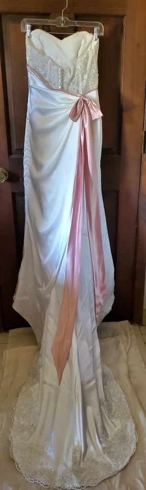 Tren Largo Maggie Sotero Couture Marfil con Detalle Rosa Talla 8 Foto 2 de 4