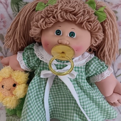   1985 Cabbage Patch RARE UT1 Factory Girl  HM #4 With Favorite Toy   