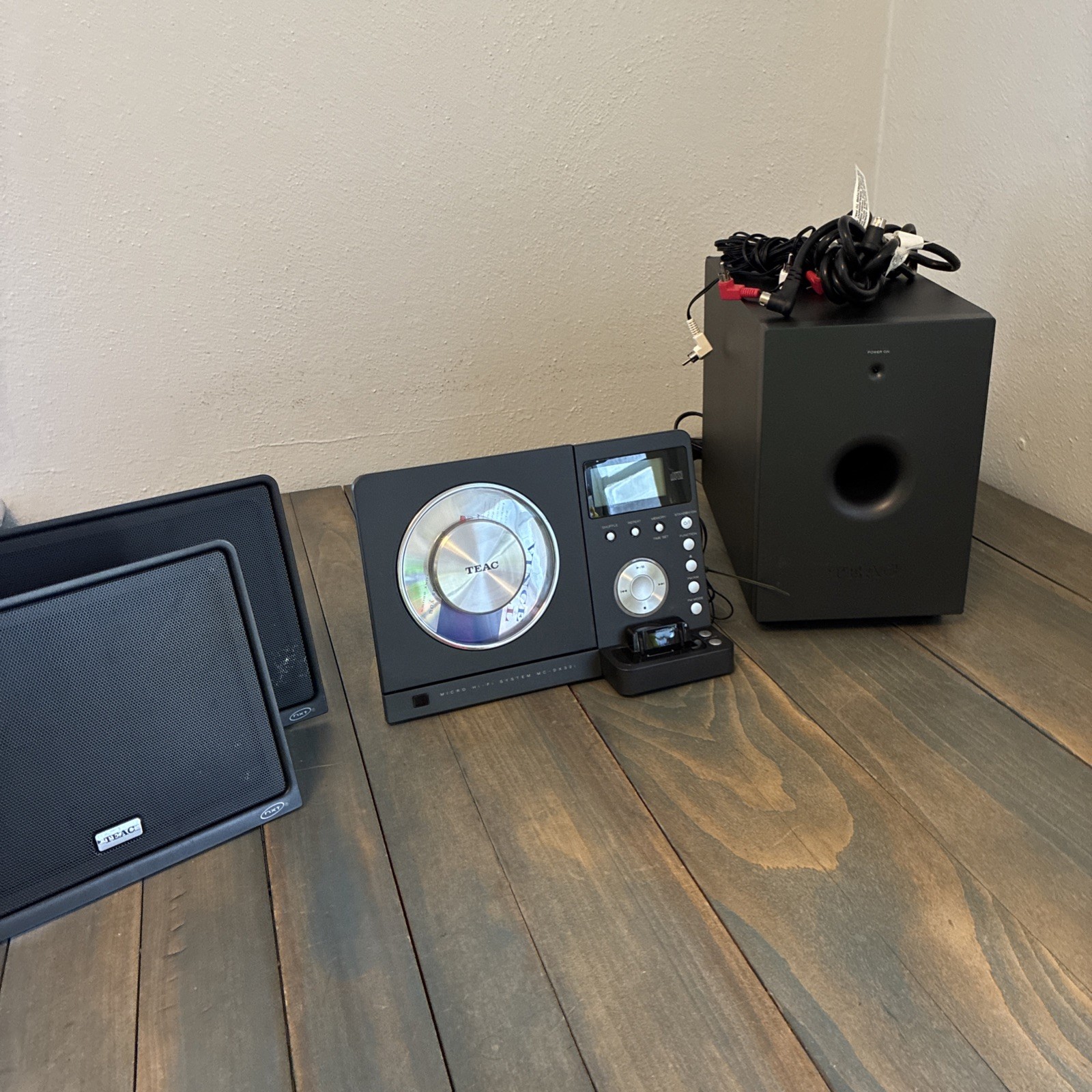 Wall Mountable - W/speakers (st)