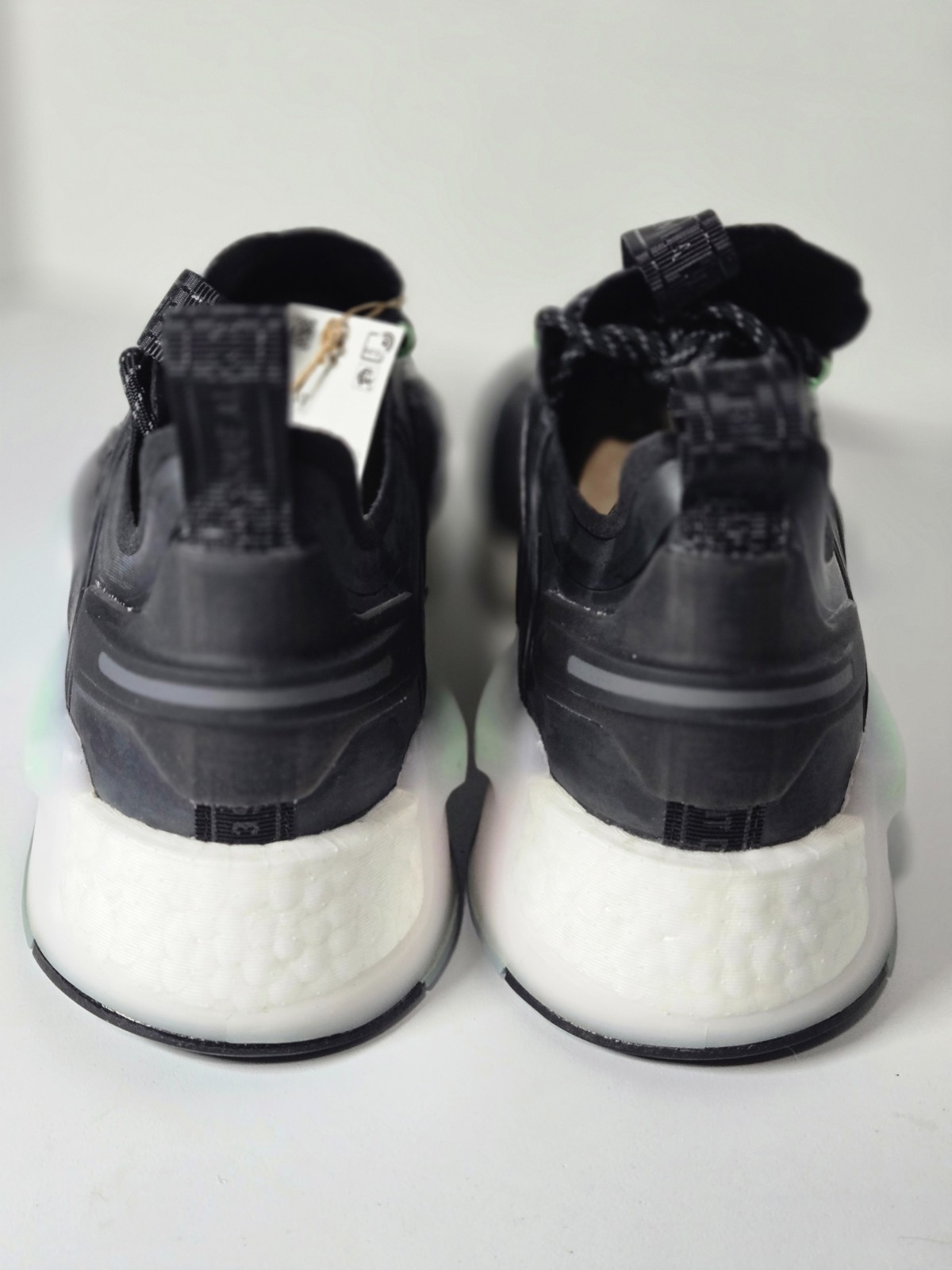 SAOLA Adidas Sneakers Uomo Taglia 13 Nero Bianco Verde NMD_V3 Scarpe da Corsa