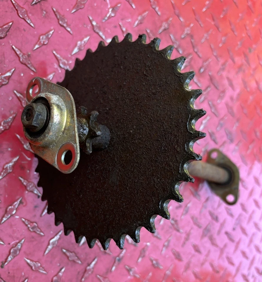 Poulan Pro PR627ES WELDMENT 链轮轴 532437303 — 第 2/2 张图片