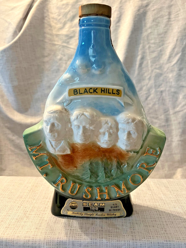 Vintage 1969 Jim Beam Mt. Rushmore Black Hill S. Dakota Decanter EMPTY
