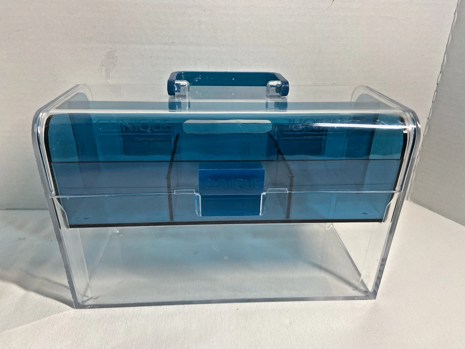 Vintage Clinique Turquoise Blue Acrylic Cosmetic Travel Organizer W/Detach Tray
Opens in a new windo