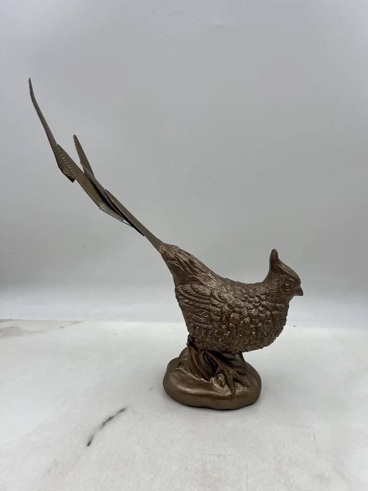 Estatua de pájaro faisán de metal tono latón escultura cola larga estatuilla decoración de mesa Foto 3 de 4