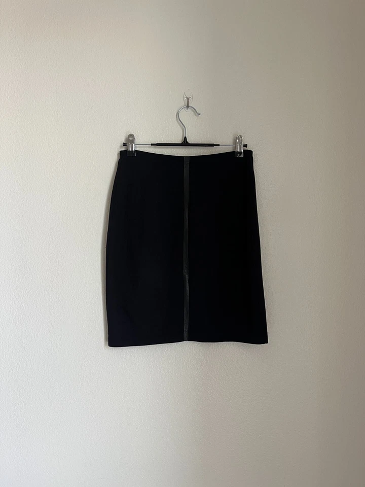 Falda lápiz para mujer THE ROW con detalle de ribete de cuero elástico en negro talla XSMALL Foto 3 de 4