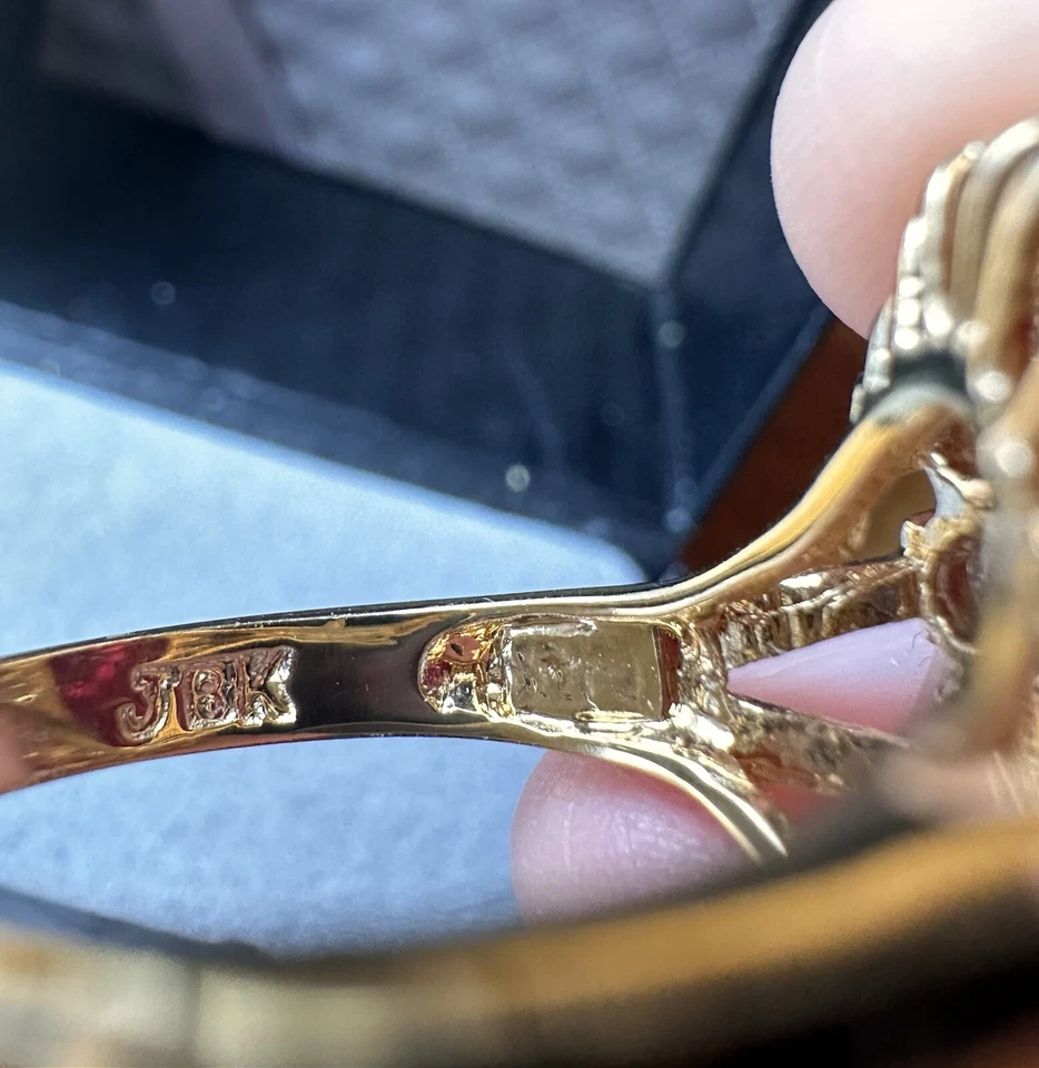 ANILLO DE CÓCTEL JACQUELINE KENNEDY RUBÍ SIMULADO CAMROSE KROSS TALLA 9 Foto 4 de 4