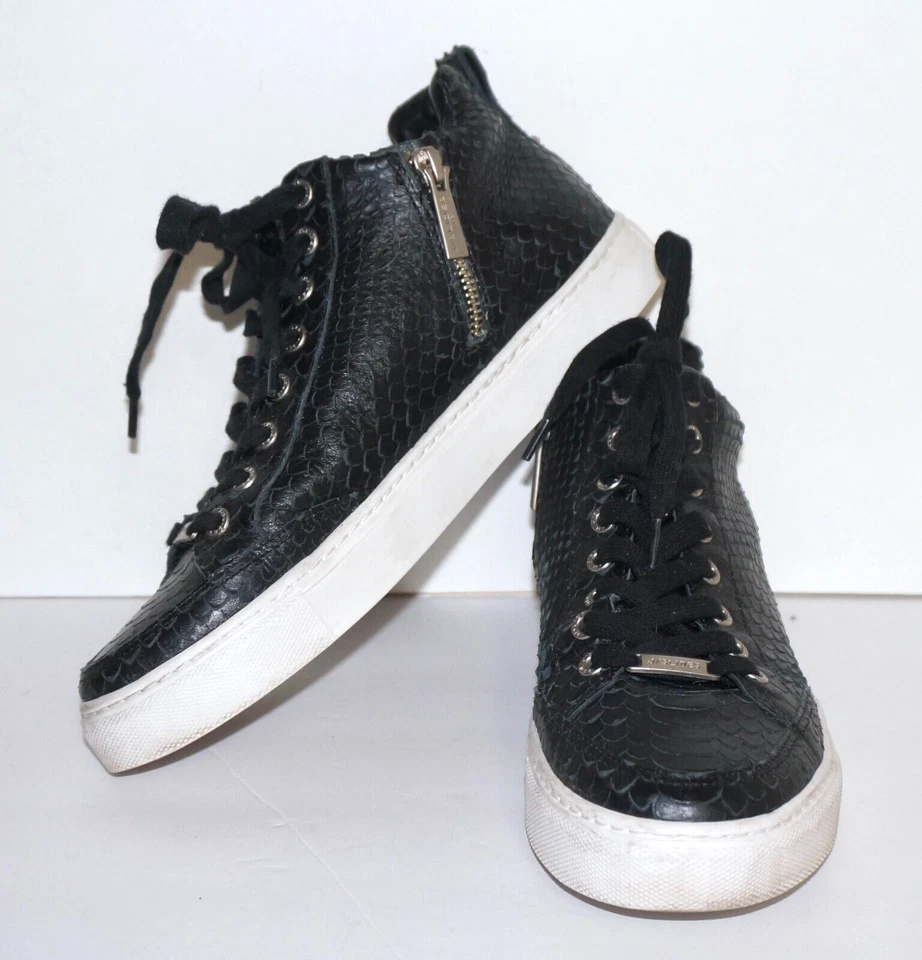 Zapatillas J/SLIDES Negras Piel de Serpiente Cuero Texturizado LEESA EE. UU. 8 Foto 2 de 4