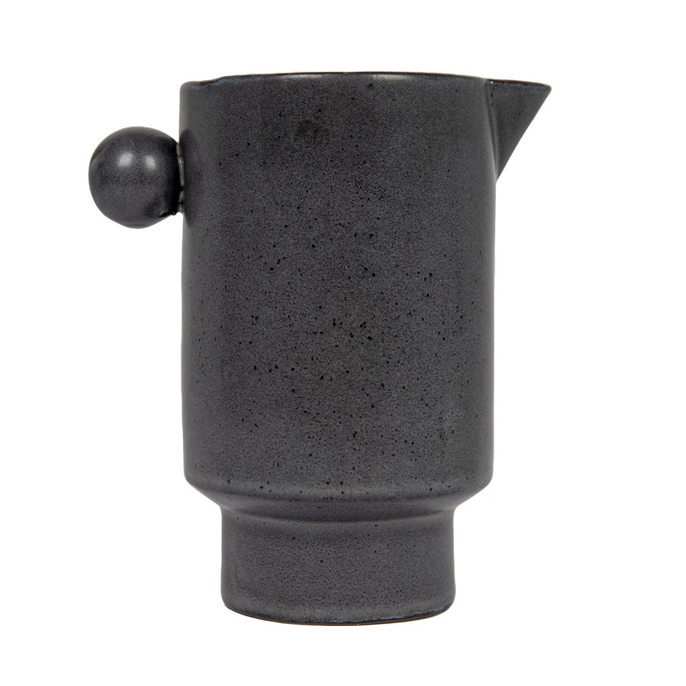 Jarra o jarrón pequeño de gres moderno cooperativo creativo, gris carbón 24 oz. Foto 2 de 4