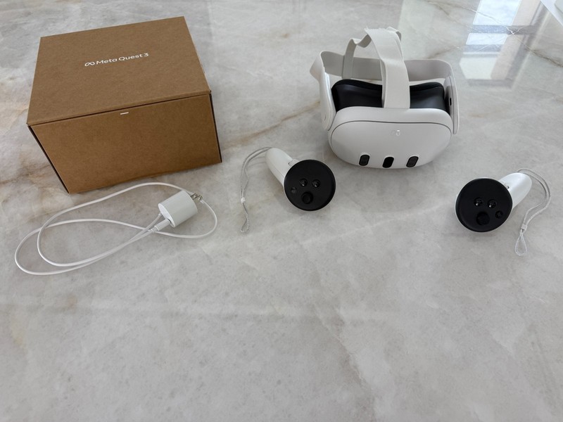 Meta Quest 3 White VR Headset with Controllers & Original Box– Open Box