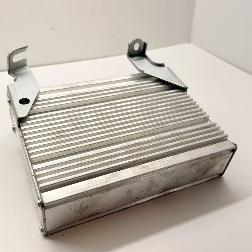 Amplificador de radio único original Honda Odyssey 2014 39186-TK8-A210-M1 OEM Foto 2 de 4