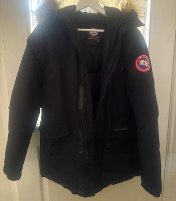Canada Goose Rare men’s jacket. Real coyote fur. Size M excellent condition