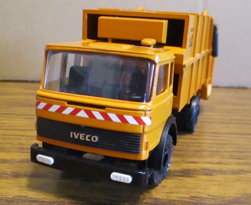 Rare Conrad 3239 IVECO Haller X2 Garbage Trash Truck Toy 1/50 Rear Load Die Cast - Image 3 of 4