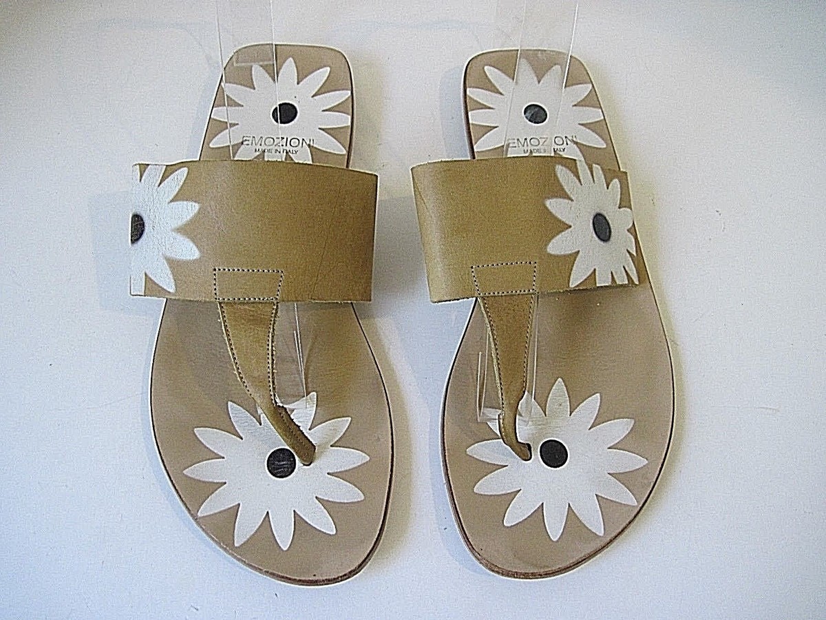EMOZIONI Beige Leather Thong Sandals With White Design Size  display picture 1