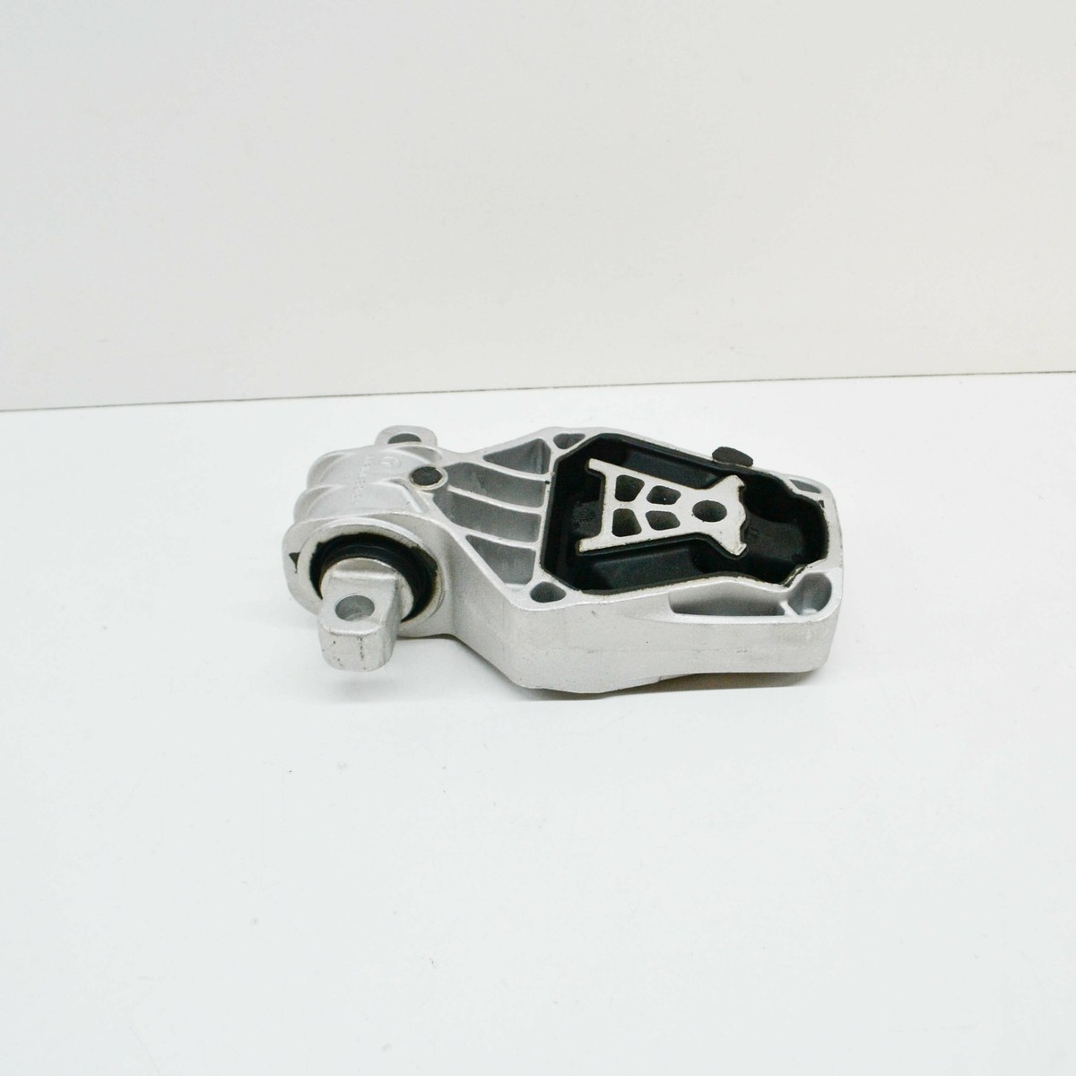 NEW MERCEDES-BENZ CLA C117 ENGINE REAR PENDULAR