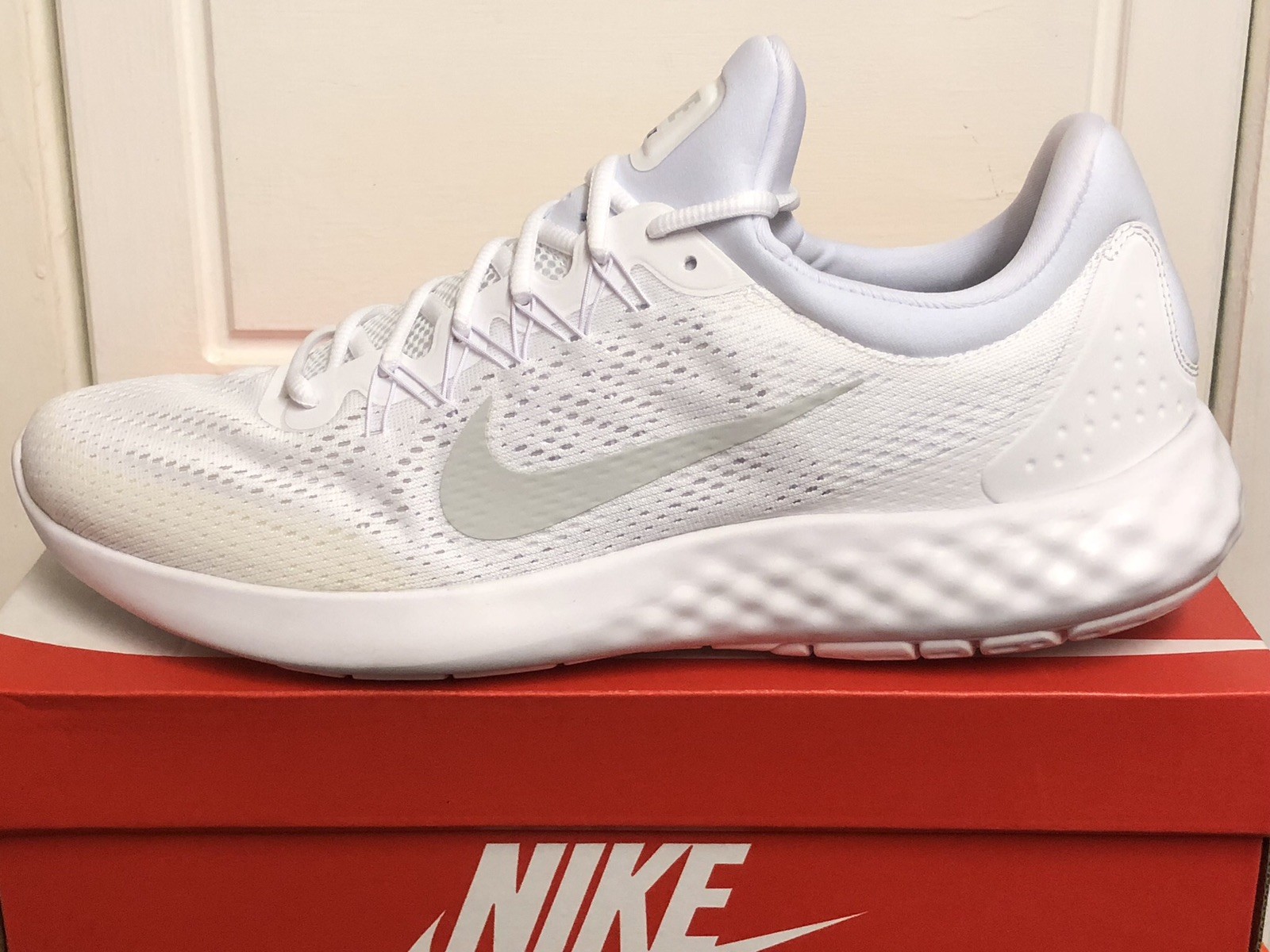 nike skyelux men's white