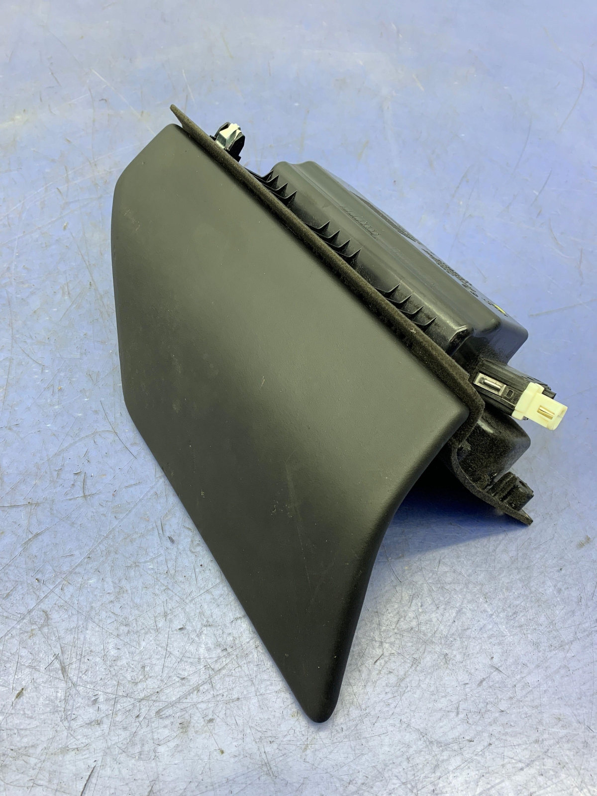2014-2020 BMW I8 OEM CENTER CONSOLE STORAGE COMPARTMENT ARMREST LID 51169309373