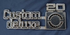 Vintage Car Emblem Chrome Metal 7.5 Custom Deluxe 20 Chevrolet Z288s3