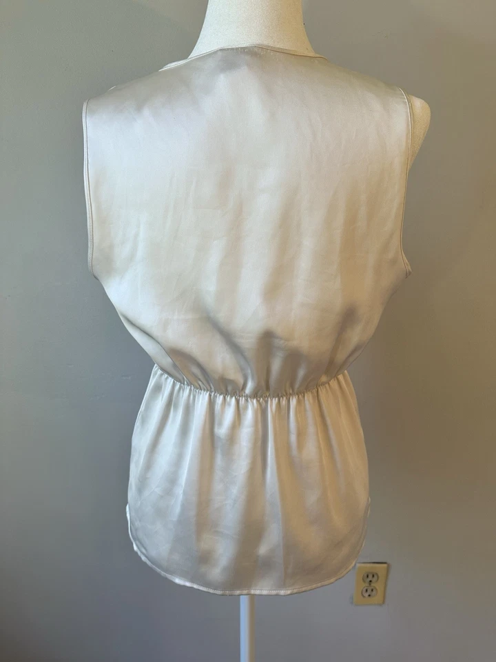 Nicole Miller New York 缎面衬衫 M 香槟扭前无袖上衣 — 第 2/4 张图片